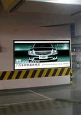 地下停車場燈箱廣告